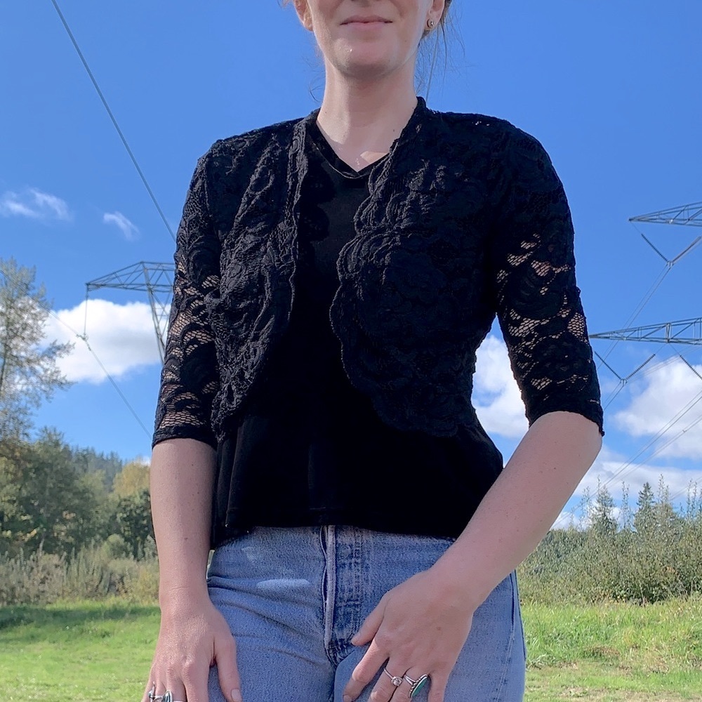 Connected apparel black lace three-quarter sleeve crop top over shirt Sz S boho